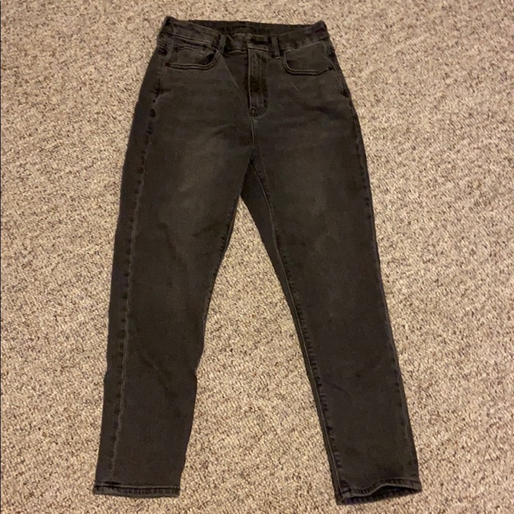 American Eagle sz 2 short dark gray Mom Jeans